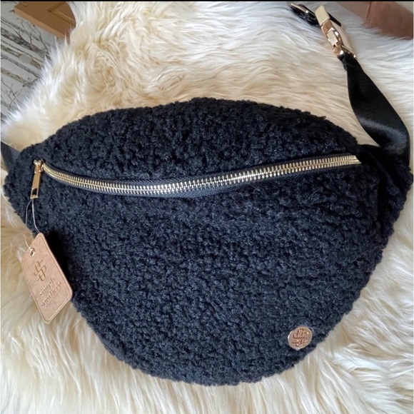 Simply Southern Black Teddy Bear Belt Bag Crossbody or Belt Bag - Picture 1 of 8